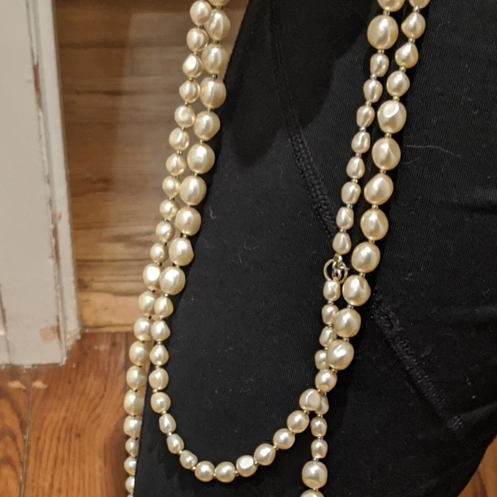 Banana Republic faux natural pearl necklace
